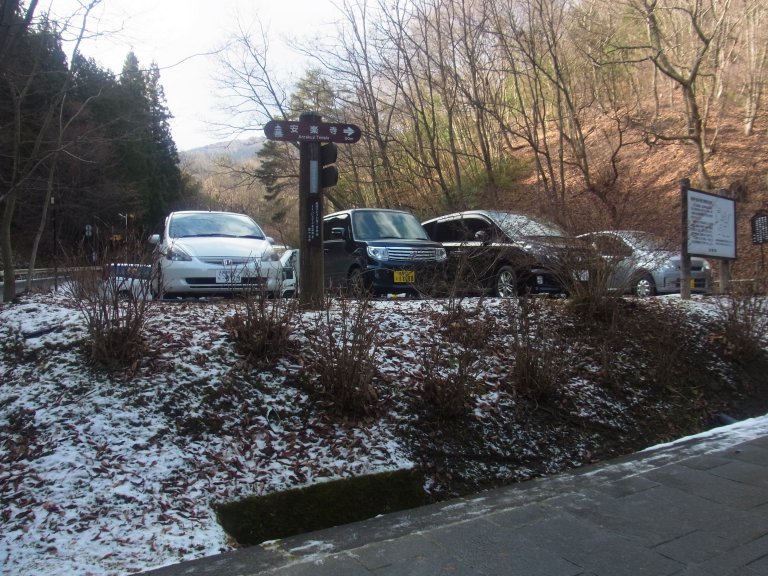 安楽寺の駐車場画像