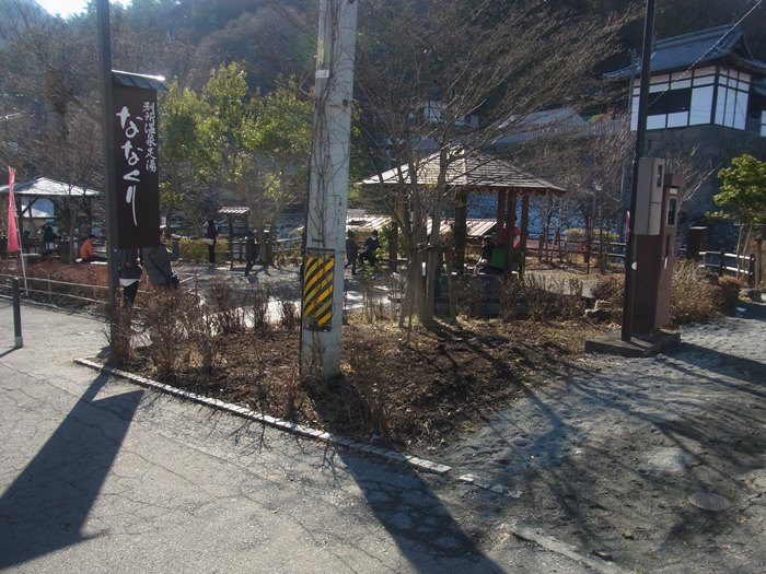 足湯ななくりの敷地は広いです