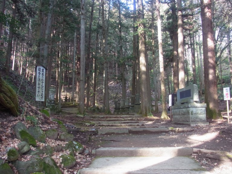 石造多宝塔への道画像